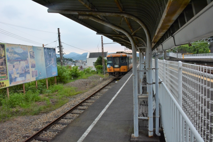 鉄道乗車記録の写真:駅舎・駅施設、様子(5)        「隣の大井川鉄道のホーム」