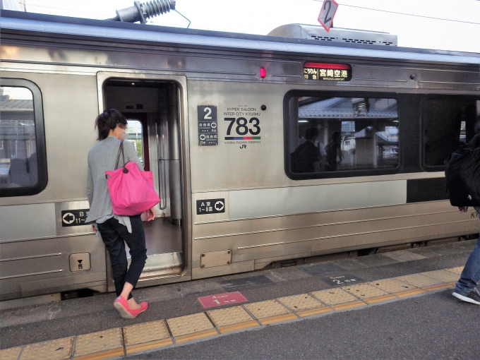 鉄道乗車記録の写真:乗車した列車(外観)(2)        「南宮崎から宮崎空港までの間は特急券はなくても乗車できる区間でした。」
