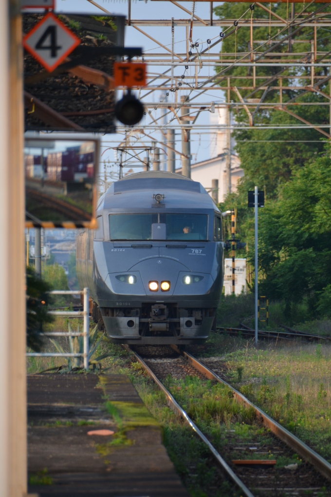 鉄道乗車記録の写真:乗車した列車(外観)(7)        「特急がこの駅の始発です。」