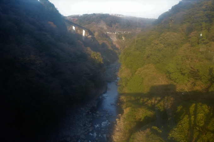 鉄道乗車記録の写真:車窓・風景(4)        「地震後この渓谷は全く姿を変えたようです。」