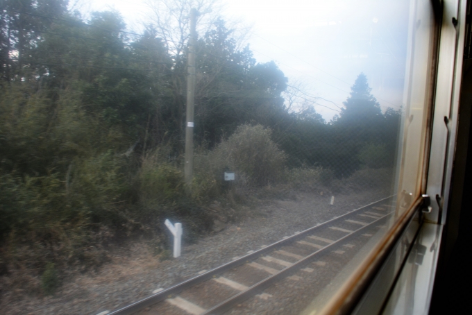 鉄道乗車記録の写真:車窓・風景(9)        「スイッチバック区間。
左の線路を左側に下りて行くため直進しています。」