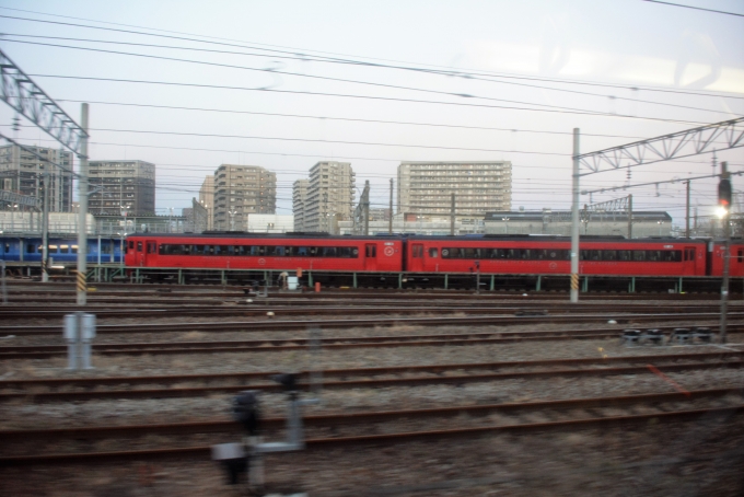 鉄道乗車記録の写真:車窓・風景(8)        「通学で博多駅まで乗ってたこともありました。
その時には向こう側のマンションは一棟もなかったと記憶しています。

ここにはキハ20がずらっとと並んでいたことはよく覚えています。」