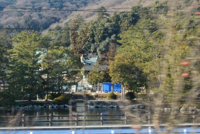 鉄道乗車記録の写真:車窓・風景(10)        「吉備津彦神社が見えます。」