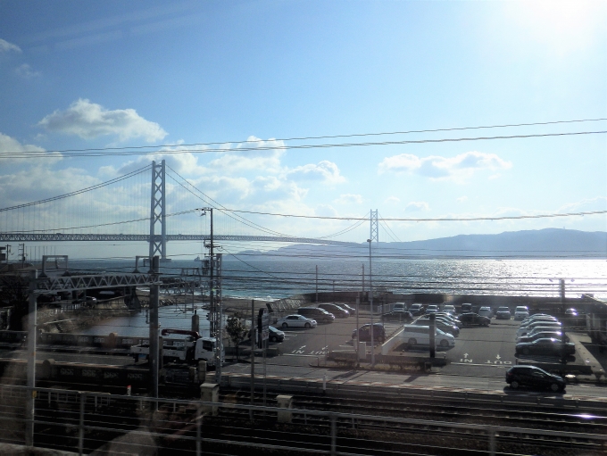 鉄道乗車記録の写真:車窓・風景(2)        「明石海峡大橋はどこから見てもプロポーションがよい橋です。」