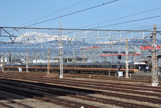 鉄道乗車記録の写真:列車・車両の様子(未乗車)(2)        「隣はJR東海道線」