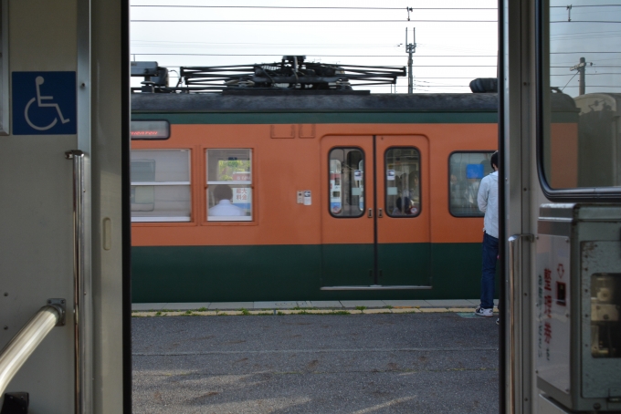 鉄道乗車記録の写真:列車・車両の様子(未乗車)(11)        「突然変わる車両の色」