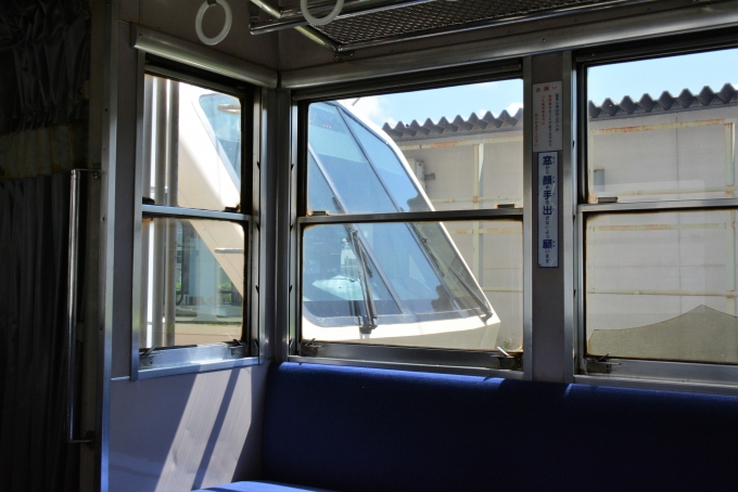 鉄道乗車記録の写真:車窓・風景(7)        「2019年5月に引退した700系あかね号とすれ違いました。」