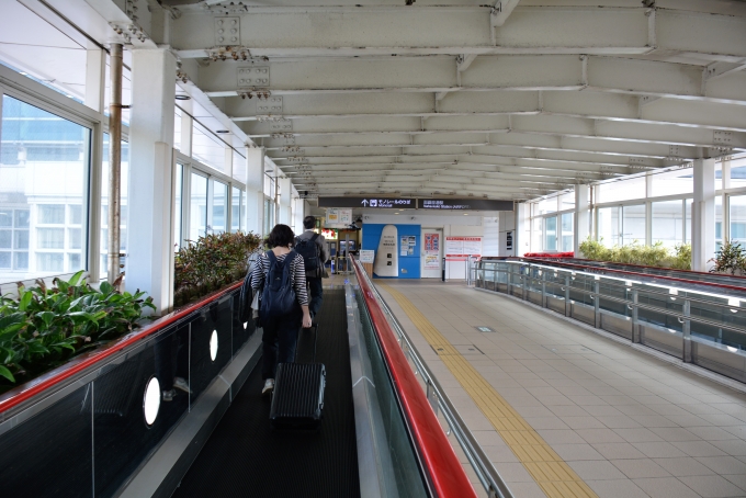 鉄道乗車記録の写真:駅舎・駅施設、様子(3)        「連絡橋」