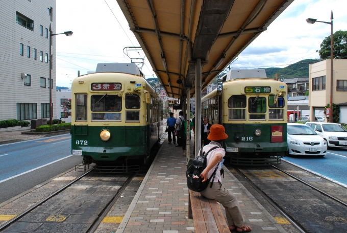 鉄道乗車記録の写真:乗車した列車(外観)(4)        「左側の赤迫行に乗車」