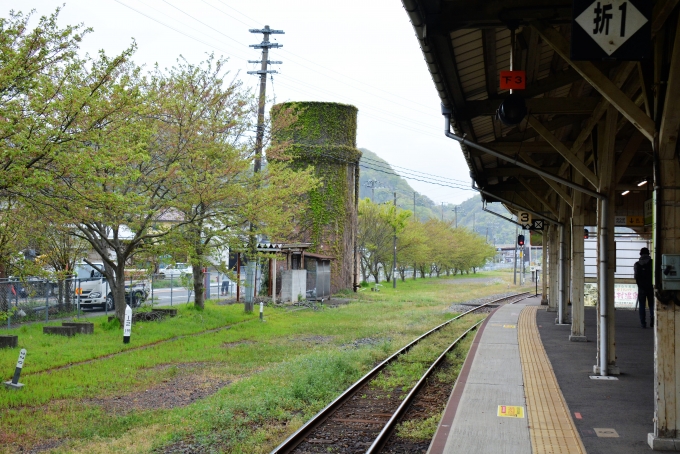 鉄道乗車記録の写真:駅舎・駅施設、様子(14)        「ここにも蒸気機関車用給水塔が残っていました。」