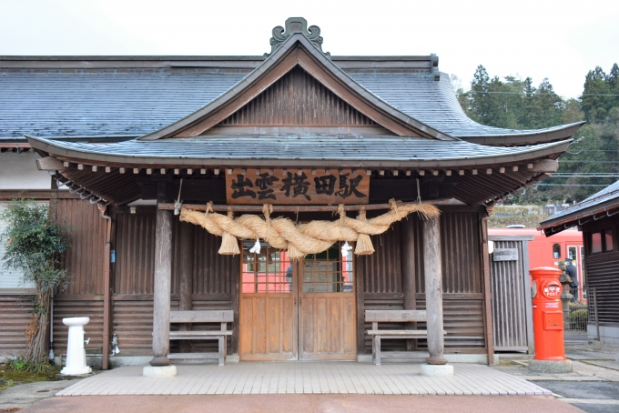 鉄道乗車記録の写真:駅舎・駅施設、様子(20)        「日本の神社建築のような造りの駅舎です。」
