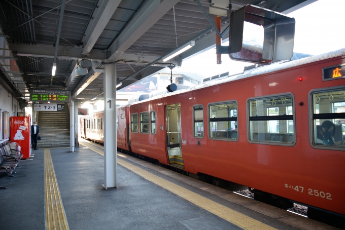 鉄道乗車記録の写真:列車・車両の様子(未乗車)(9)        「やはり大都市広島への通勤通学は多くの乗客が乗るので5両編成」