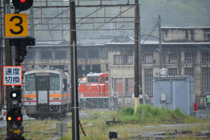 鉄道乗車記録の写真:駅舎・駅施設、様子(13)        「雨が強くなってきました。」