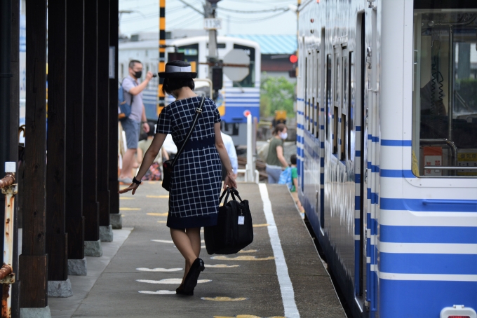 鉄道乗車記録の写真:駅舎・駅施設、様子(24)        「この電車には女性車掌さんが常務していました。」