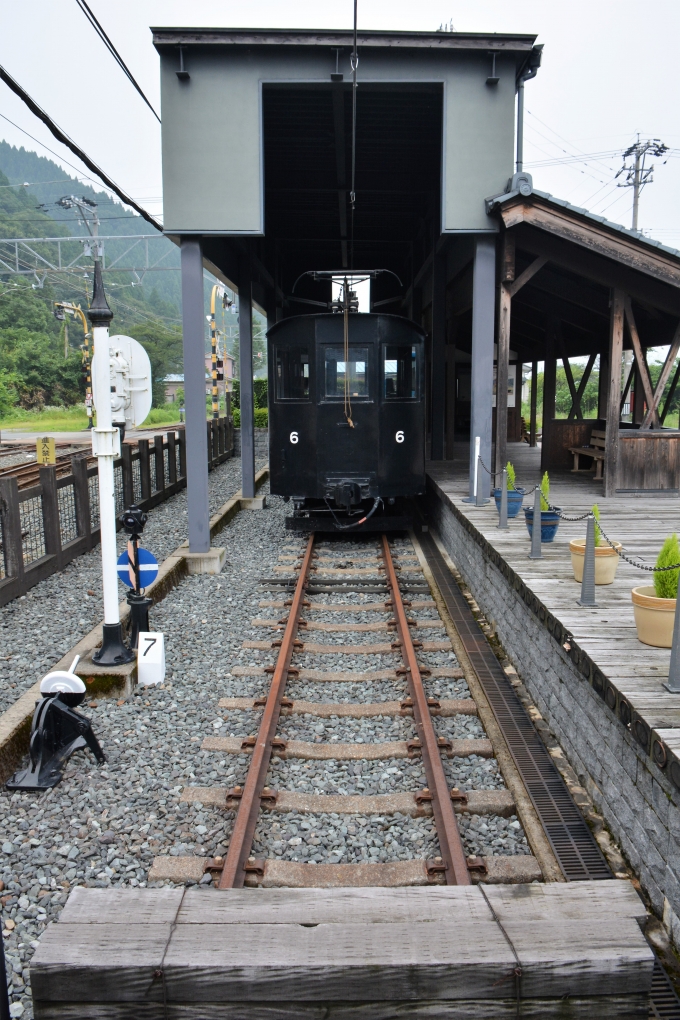 鉄道乗車記録の写真:駅舎・駅施設、様子(26)        「駅前電車博物館」