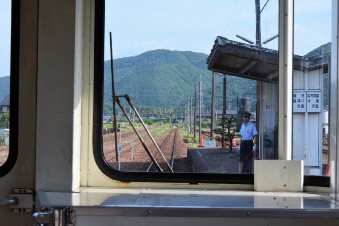 鉄道乗車記録の写真:車窓・風景(11)        「この駅には駅員さんがいました。」