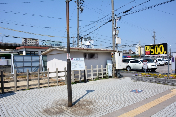 鉄道乗車記録の写真:駅舎・駅施設、様子(4)        「駅前の駐車場
起点駅の駅前駐車場なのに1日500円は安かった。」