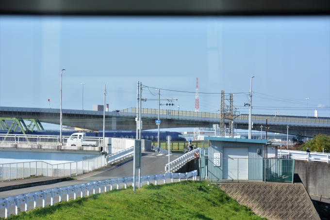 鉄道乗車記録の写真:車窓・風景(10)        「大和川鉄橋を往く南海電鉄特急ラピート」
