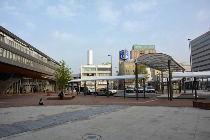 鉄道乗車記録の写真:駅舎・駅施設、様子(20)        「陸側（北側）駅前」