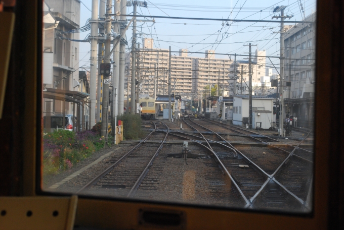 鉄道乗車記録の写真:車窓・風景(18)        「ここも鉄道と軌道線の斜交ダイヤモンドクロス。

ここはすぐ近くにも日本に三か所しかない直交のダイヤモンドクロスもあります。」