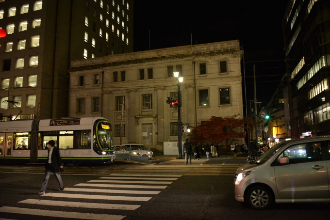 鉄道乗車記録の写真:駅舎・駅施設、様子(9)        「電停の横が被爆施設の旧日本銀行」