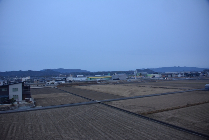 鉄道乗車記録の写真:車窓・風景(12)        「小田川が決壊した堤防からの水で親水被害を受けた地区です。」