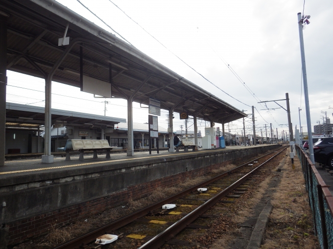 鉄道乗車記録の写真:駅舎・駅施設、様子(10)        「名鉄に乗る場合こちら側からは東のJR弥富駅まで回って行く必要があります。」