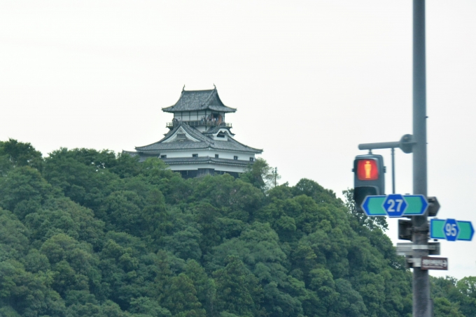 鉄道乗車記録の写真:車窓・風景(13)        「橋の上から国宝現存十二天守犬山城が見えます。」