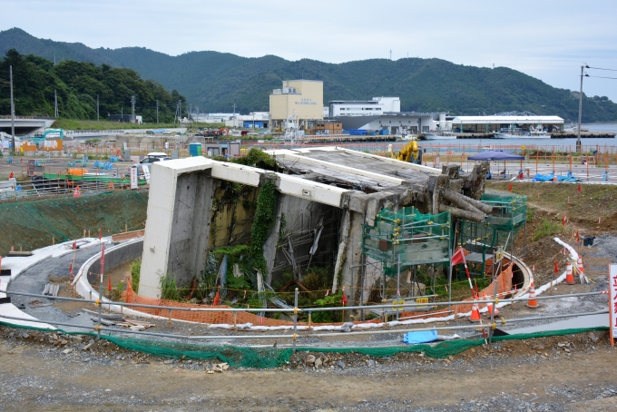 鉄道乗車記録の写真:旅の思い出(2)        「女川駅前交番被災状態保存工事中」