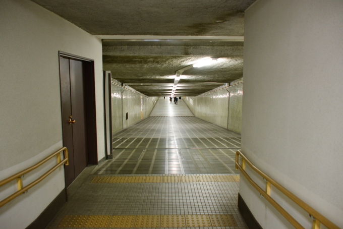 鉄道乗車記録の写真:駅舎・駅施設、様子(1)        「愛知県庁舎地下より直接の地下鉄名古屋城駅への通路」