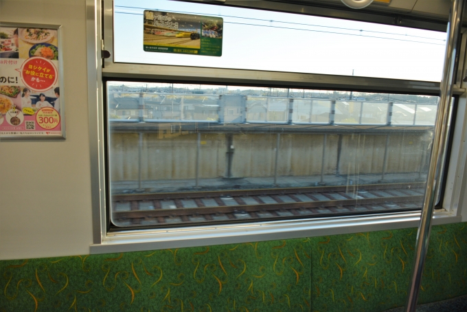 鉄道乗車記録の写真:車窓・風景(17)        「並行して北陸新幹線が走っています。」