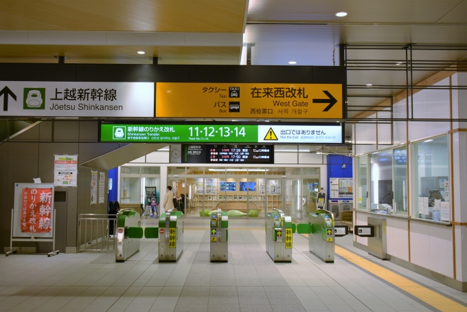 鉄道乗車記録の写真:駅舎・駅施設、様子(12)        「時間もまだ早かったので新潟駅で新幹線ホームの方にも行ってみました。」