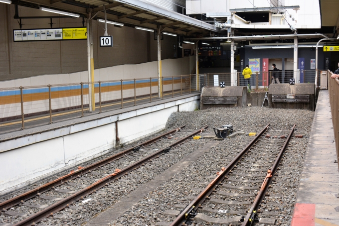 鉄道乗車記録の写真:駅舎・駅施設、様子(14)        「奈良線9，10番線」