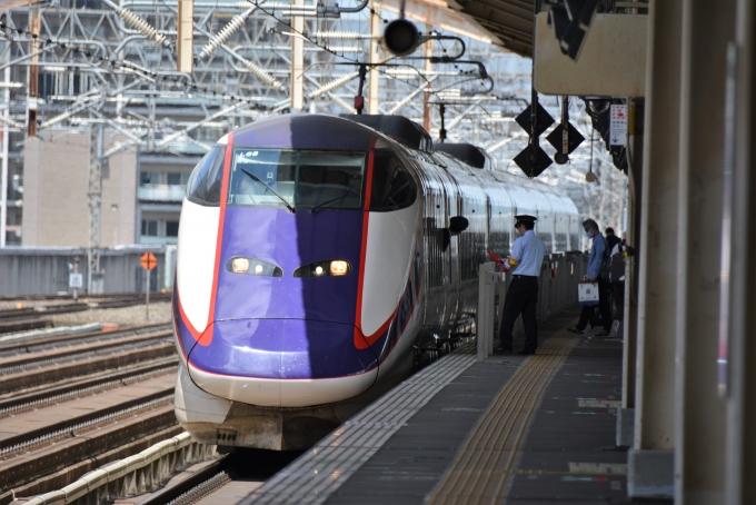 鉄道乗車記録の写真:列車・車両の様子(未乗車)(7)        「停車位置が福島側に寄っています。」