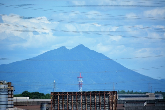 鉄道乗車記録の写真:駅舎・駅施設、様子(12)        「新幹線ホームから見た筑波山」