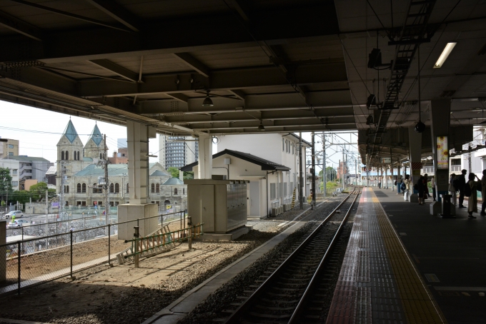 鉄道乗車記録の写真:駅舎・駅施設、様子(11)        「すぐ横には大谷石造のカトリック教会があります。」