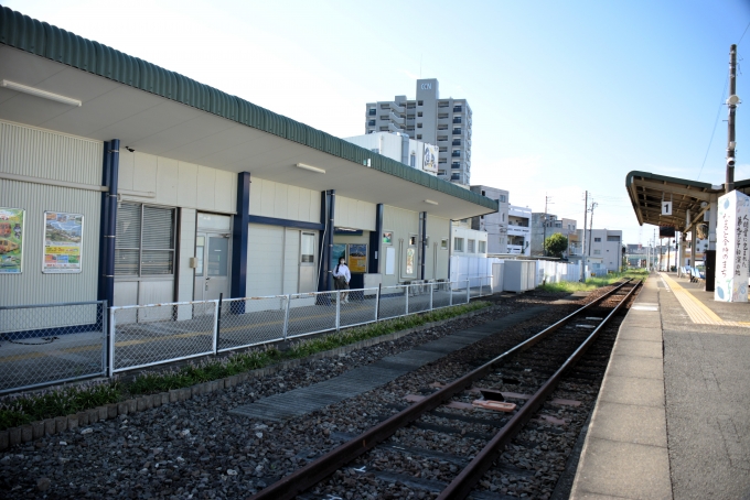 鉄道乗車記録の写真:駅舎・駅施設、様子(3)        「走れ！！
乗り遅れるぞ」