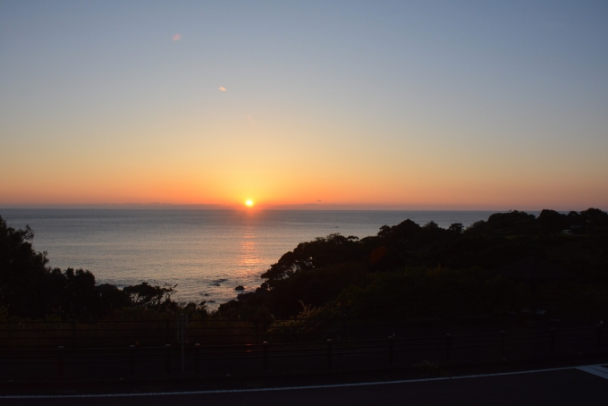 鉄道乗車記録の写真:車窓・風景(16)        「太平洋から登る朝日」