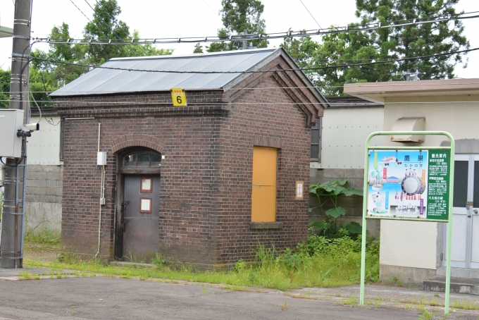 鉄道乗車記録の写真:駅舎・駅施設、様子(22)        「この駅にもランプ小屋がありました。」