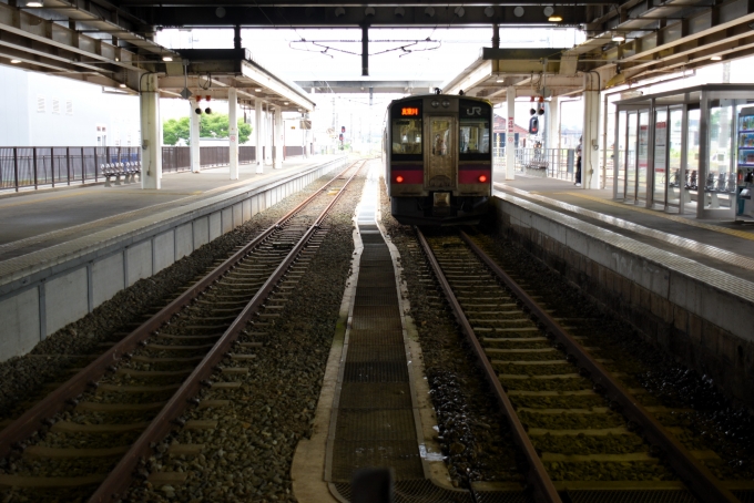 鉄道乗車記録の写真:駅舎・駅施設、様子(15)        「大曲・秋田方面の軌間は狭軌」