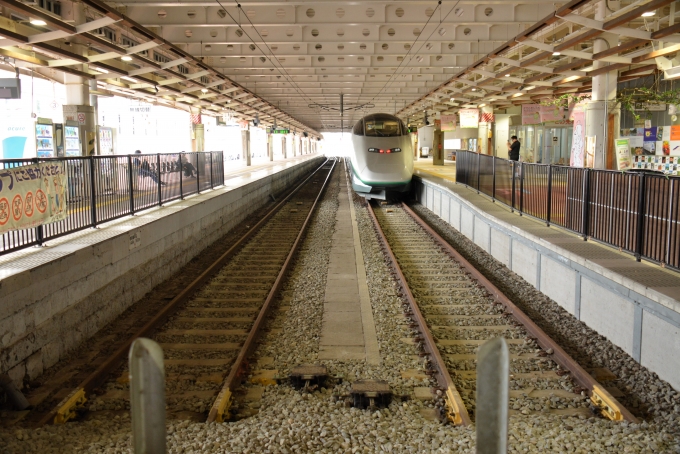 鉄道乗車記録の写真:駅舎・駅施設、様子(14)        「標準軌のスタート地点。
山形新幹線のスタート地点でもあります。」