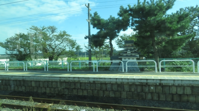鉄道乗車記録の写真:駅舎・駅施設、様子(3)        「お城あった。」