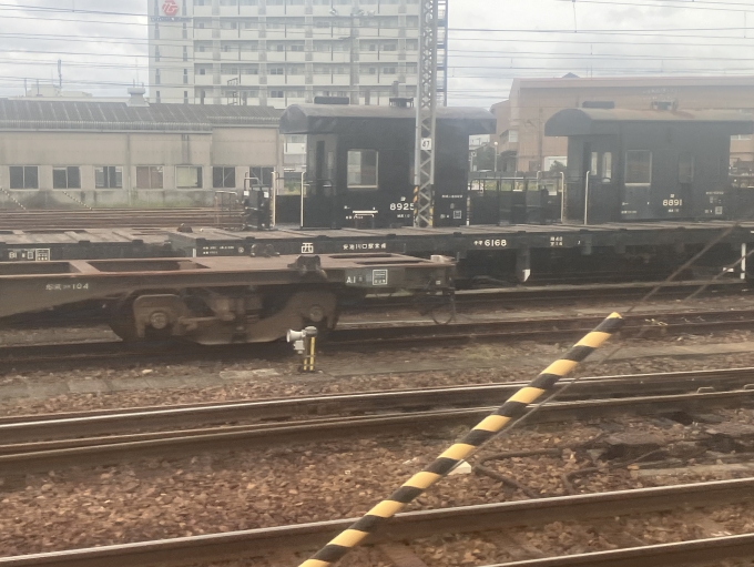 鉄道乗車記録の写真:列車・車両の様子(未乗車)(11)        「コキ104-1225(手前)とチキ6168(奥)とヨ8925(一番奥)です」