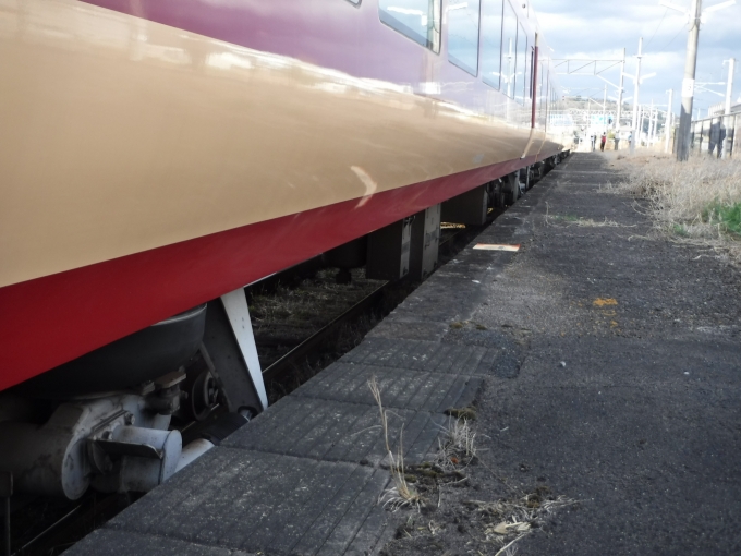 鉄道乗車記録の写真:乗車した列車(外観)(4)        「大河原2番線着
段差あり　

1番線から貨物通過」
