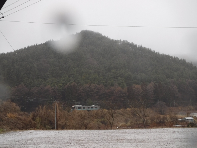 鉄道乗車記録の写真:乗車した列車(外観)(1)     「塩尻発辰野行き
塩尻出たところで運行中止。
小野駅までたどり着いていないので、塩尻駅としています。」