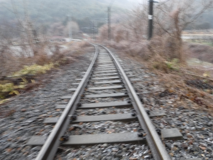 鉄道乗車記録の写真:車窓・風景(2)     「塩尻から小野へ向かう途中、運行中止で、線路を歩きました。」