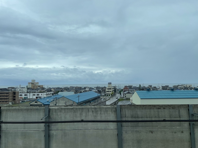 鉄道乗車記録の写真:車窓・風景(2)        「日本海が見えました」