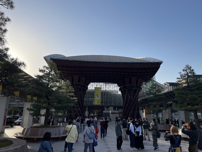 鉄道乗車記録の写真:駅舎・駅施設、様子(2)        「何回か金沢に行っていますが、初めて駅の外に出ました」