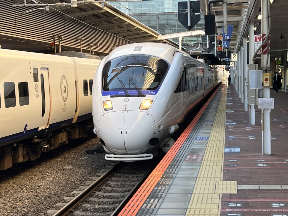 鉄道乗車記録「博多駅から小倉駅」乗車した列車(外観)の写真(1) by けいずぅ 撮影日時:2021年11月28日