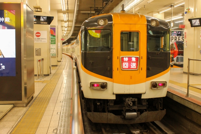 鉄道乗車記録の写真:乗車した列車(外観)(4)        「ラッシュ時を除いて近鉄名古屋駅到着の特急は引き上げられますが、この便も例に漏れず回送になりました。」